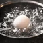 Comprendre le water glassing egg : guide essentiel de la tendance virale TikTok