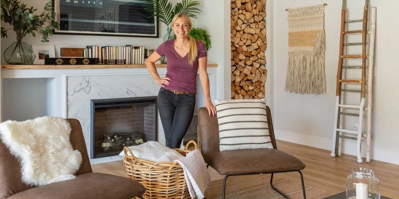 Jasmine Roth in the living room