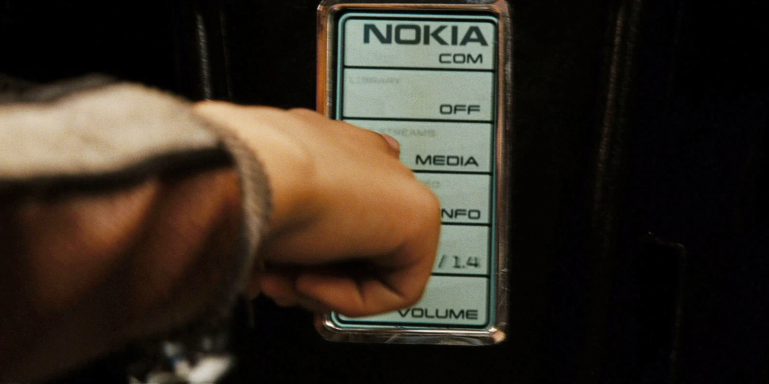 James Kirk Nokia Phone in Star Trek 2009 James Kirk Nokia Phone in Star Trek 2009
