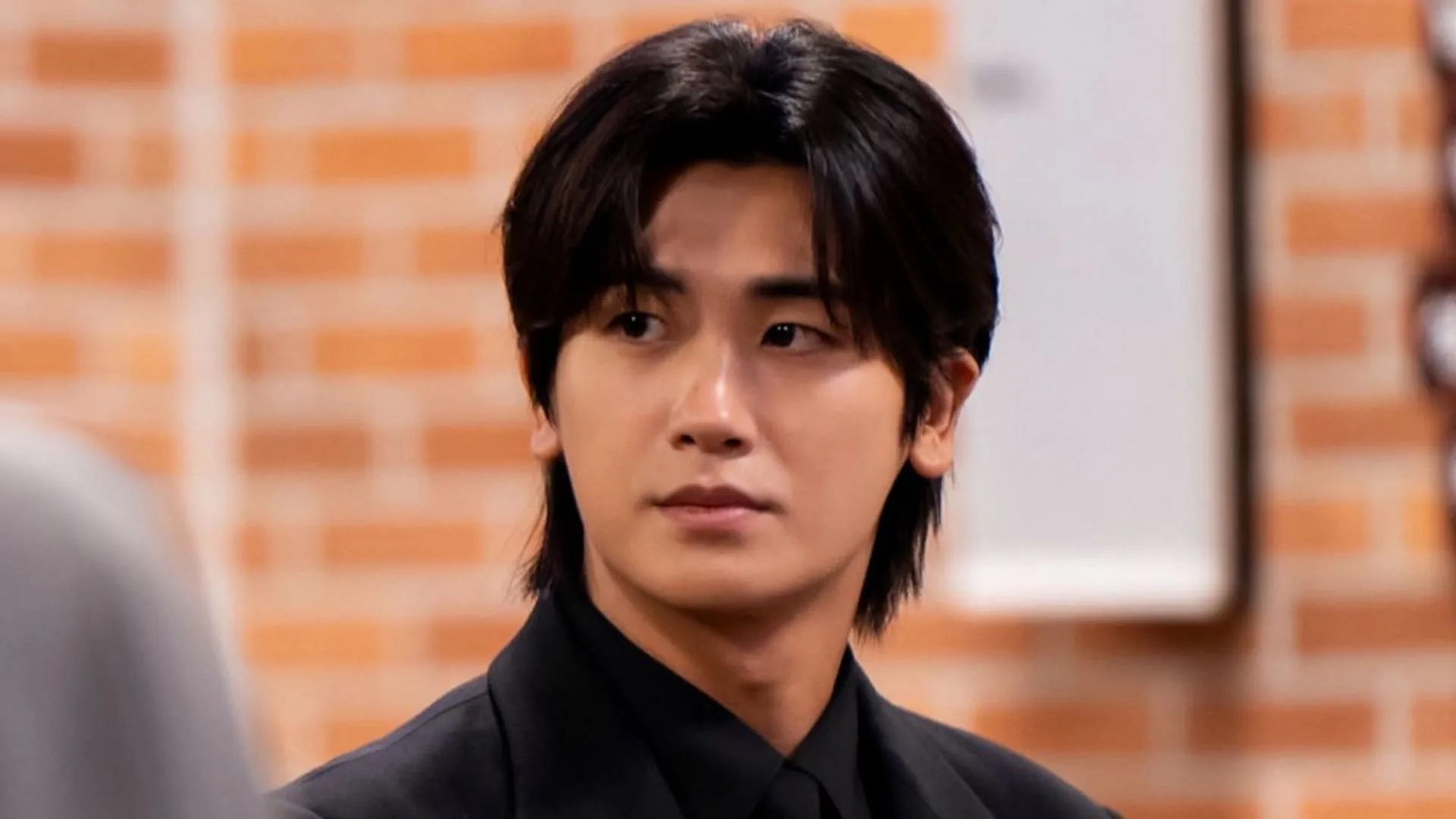 Park Hyung-Sik as Seo Dong-ju in Buried Hearts (Image via Instagram/@sbsdrama.official)