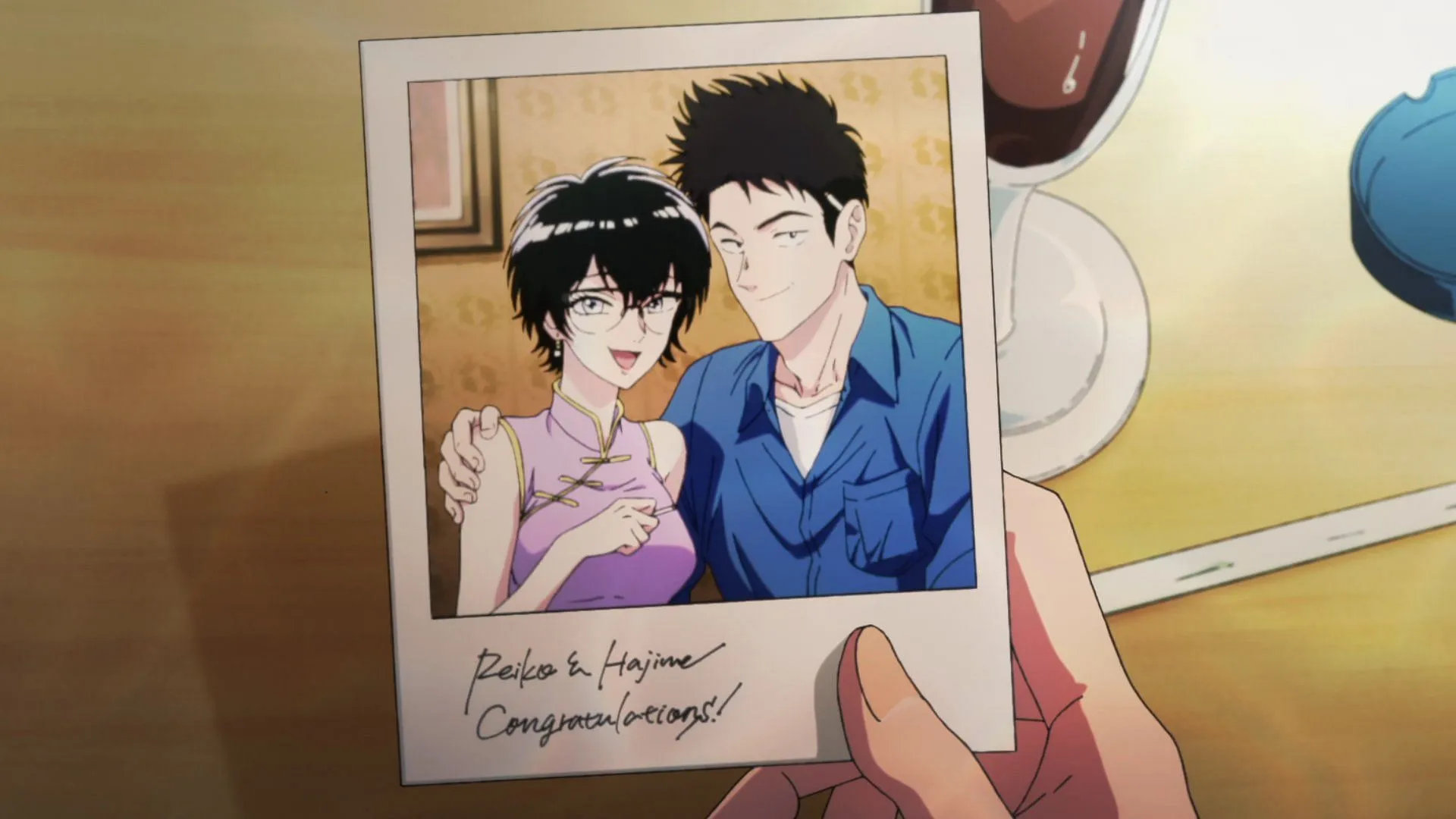 Kujirai holding Kudou's secret photograph (Image via ARVO ANIMATION)