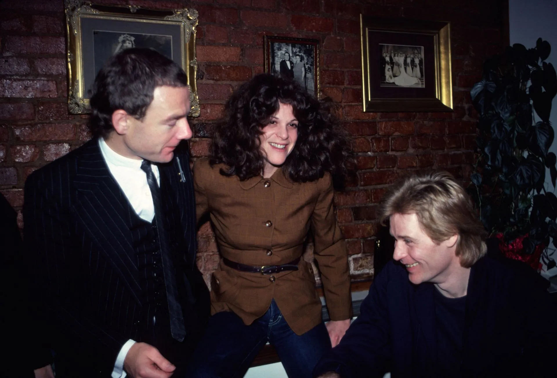Gilda Radner in the center (Image via Getty)