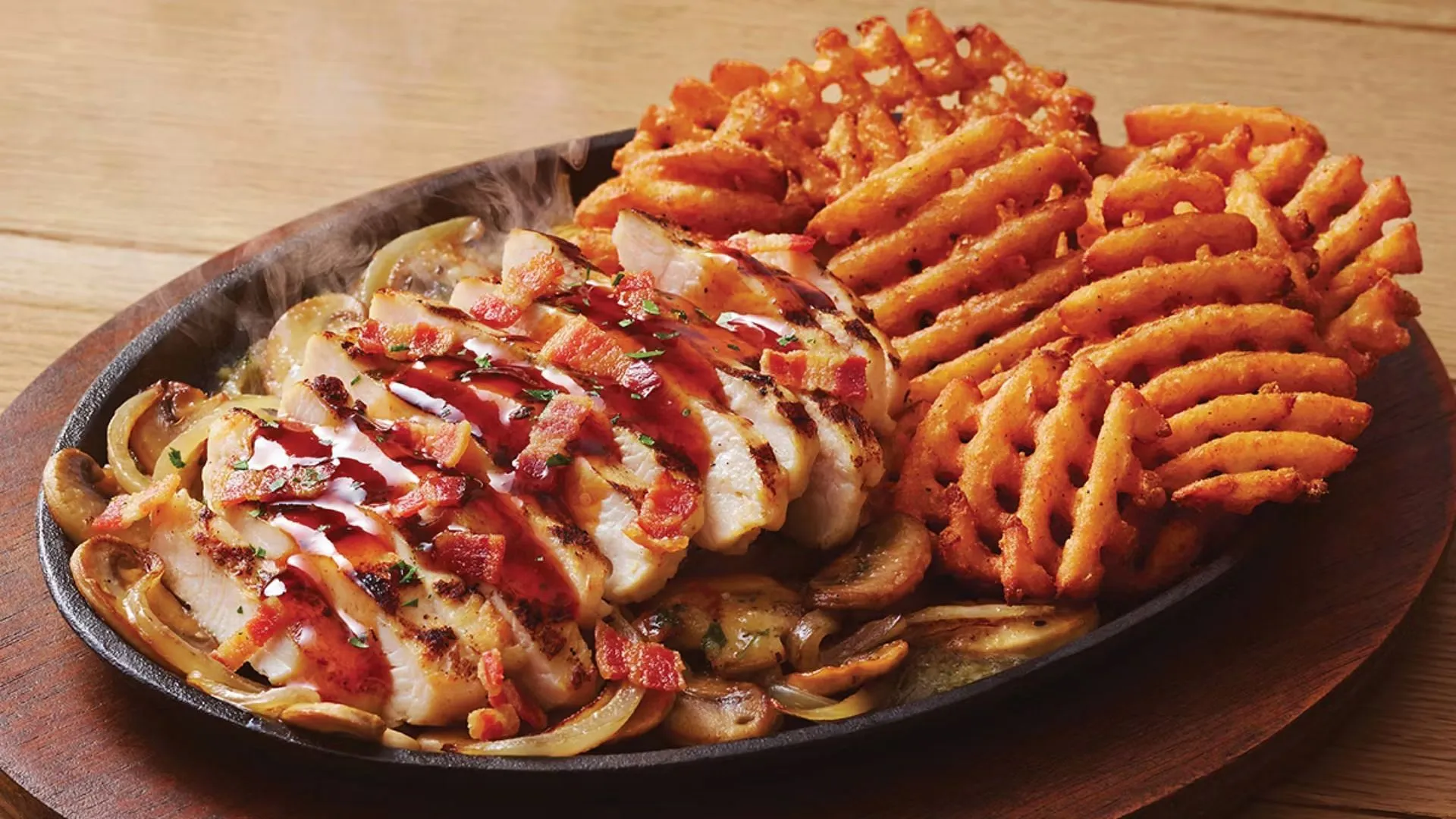 Hot Honey Glazed Chicken & Bacon Skillet (Image via Applebee's)