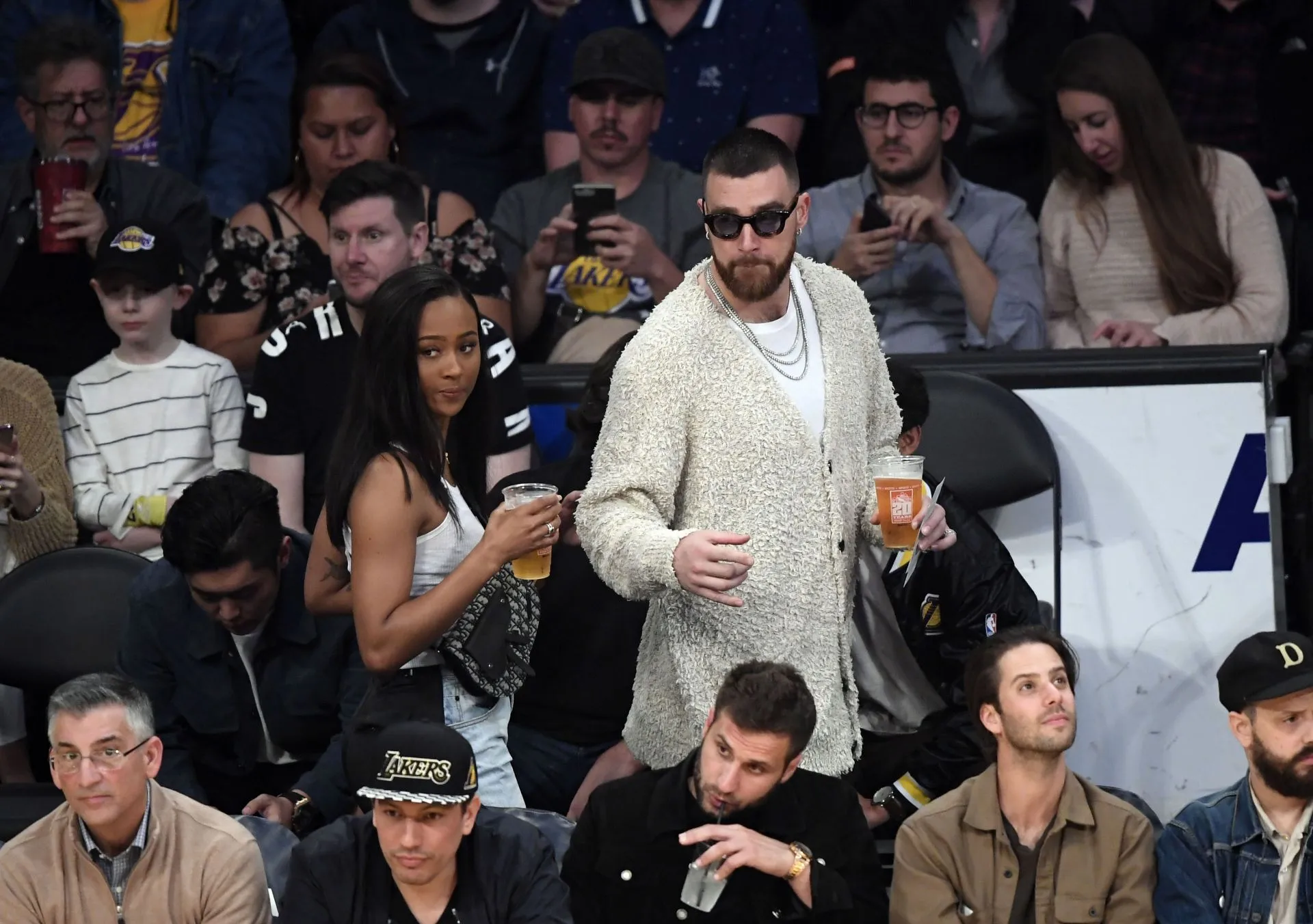 Travis Kelce and Kayla Nicole at the Los Angeles Lakers Game (Image via Getty)
