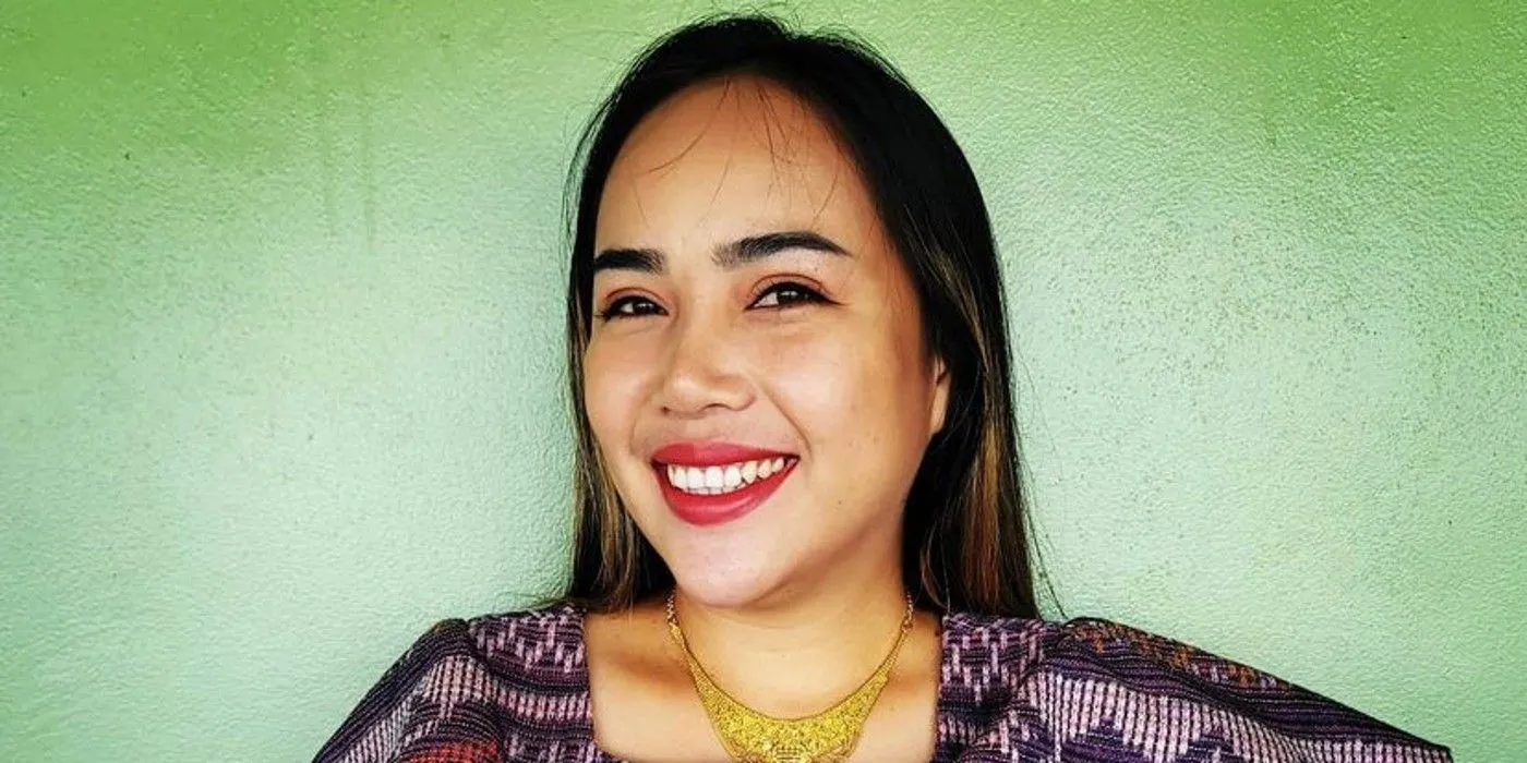 Annie Suwan from 90 Day Fiancé smiling in traditional dress Annie Suwan from 90 Day Fiancé smiling in traditional dress