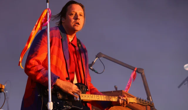 Arcade Fire presenta nuevo álbum después de tres años y lanza un sencillo novedoso