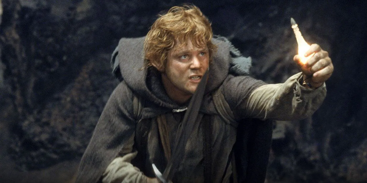 Sean Astin as Sam raising a crystal in The Lord of the Rings.