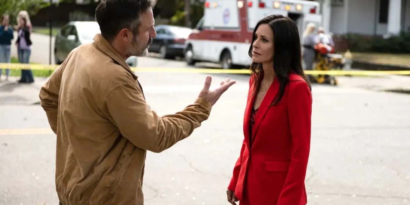 David Arquette as Dewey Riley and Courtney Cox as Gale Weathers talking outside in Scream (2022) David Arquette as Dewey Riley and Courtney Cox as Gale Weathers talking outside in Scream (2022)