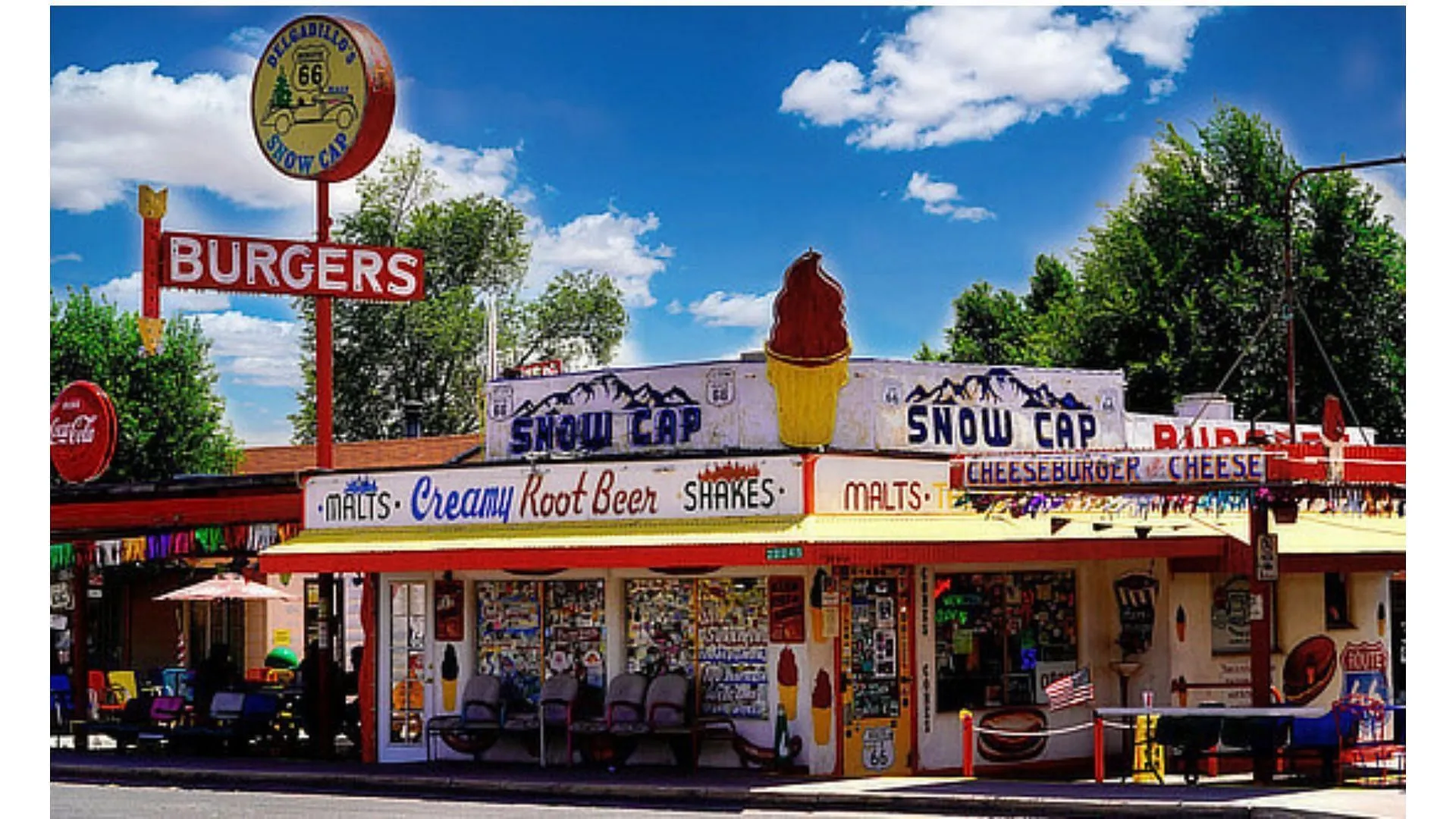 A road trip restaurant offering classic menu items (Image via route66roadtrip.com)