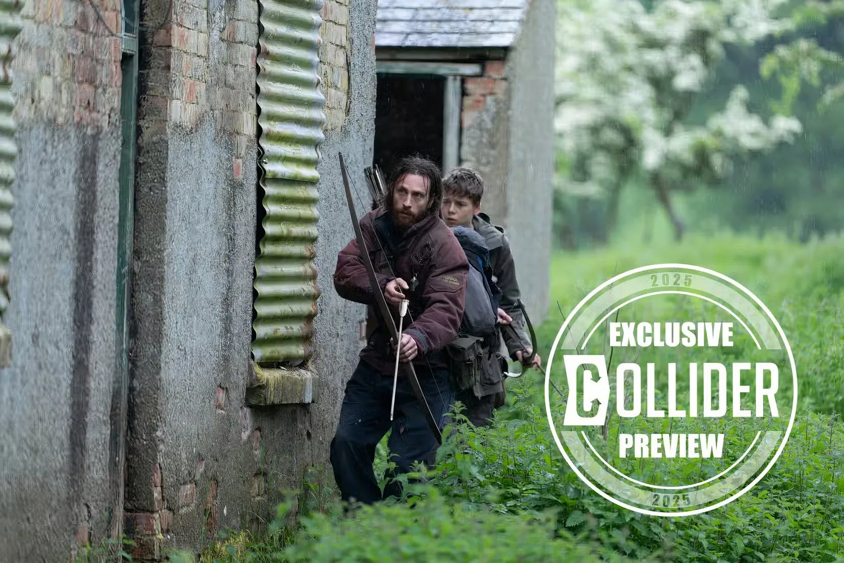 Aaron Taylor-Johnson and Alfie Williams creeping around a building with bows and arrows in 28 Years Later Collider Preview