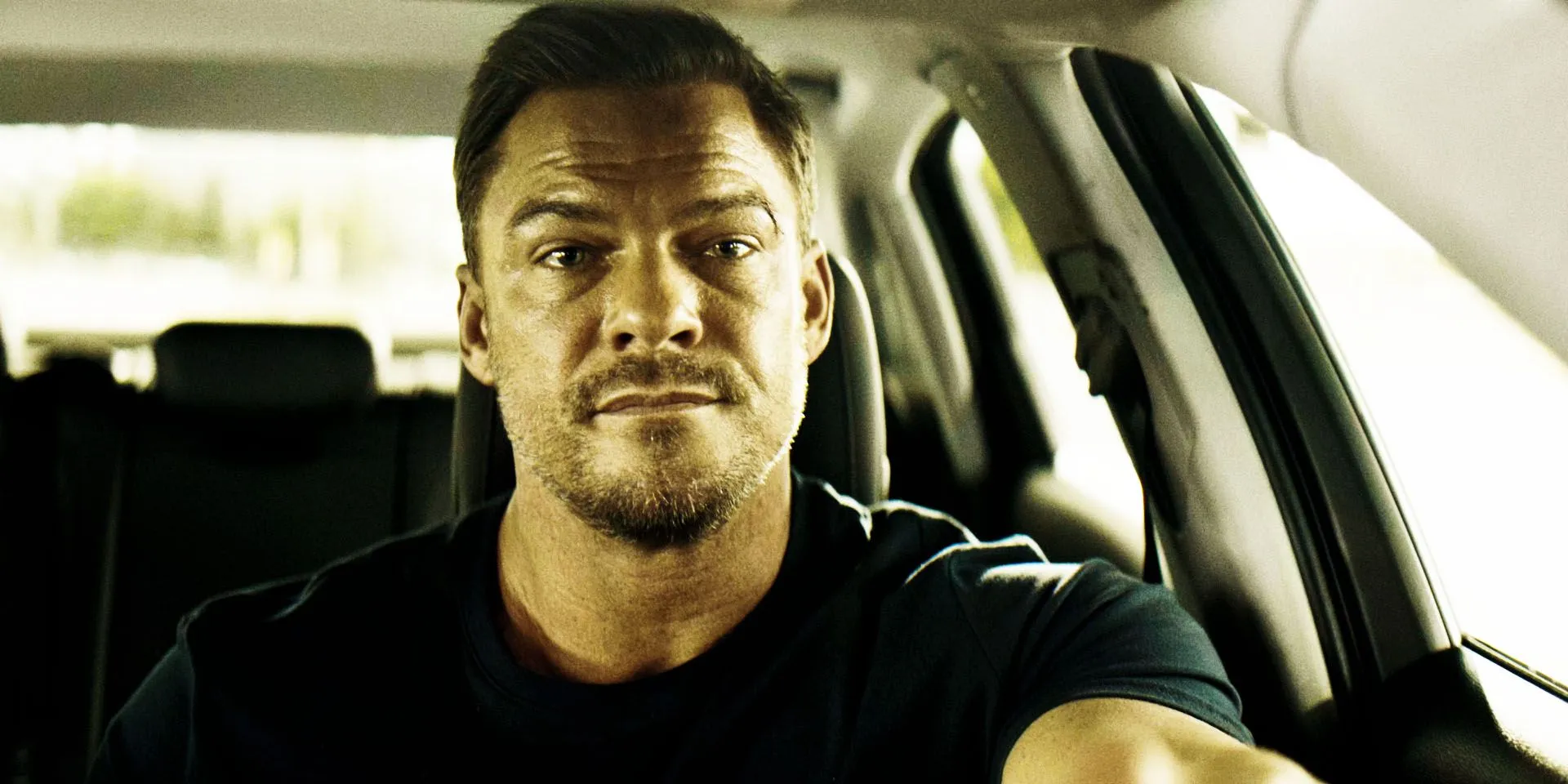 Ritchson as Reacher Driving