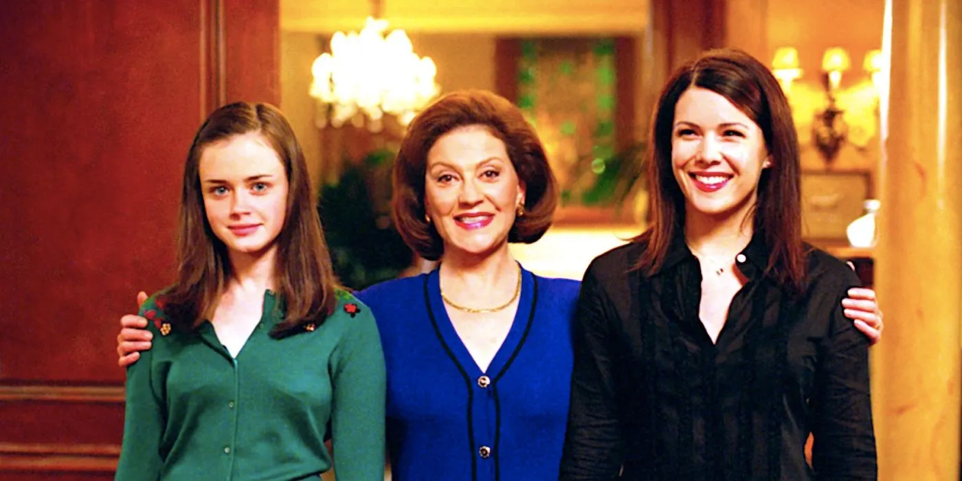Alexis Bledel's Rory, Kelly Bishop's Emily, and Lauren Graham's Lorelai pose for a photo in Gilmore Girls
