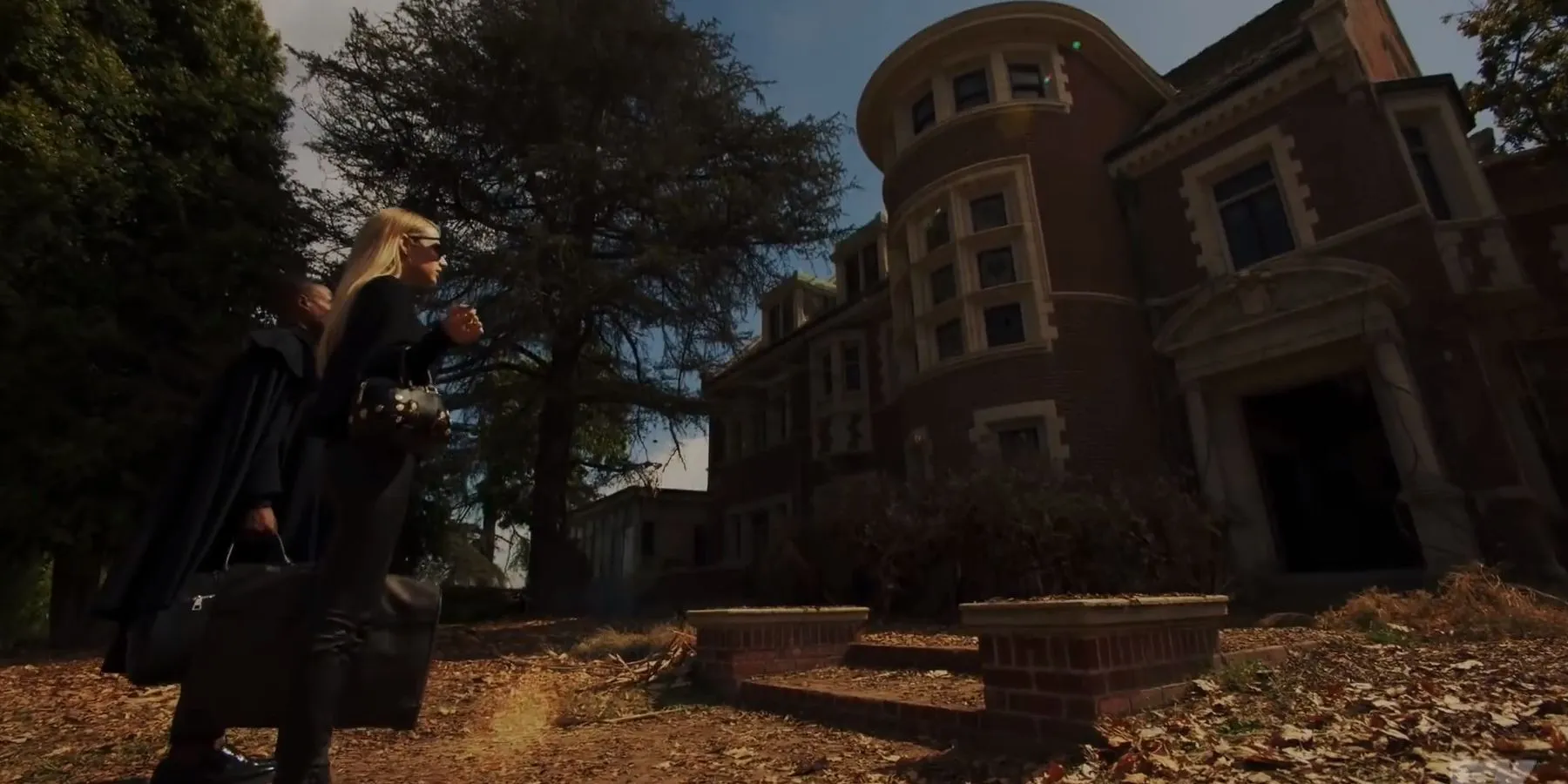 Murder House in Apocalypse Murder House in Apocalypse