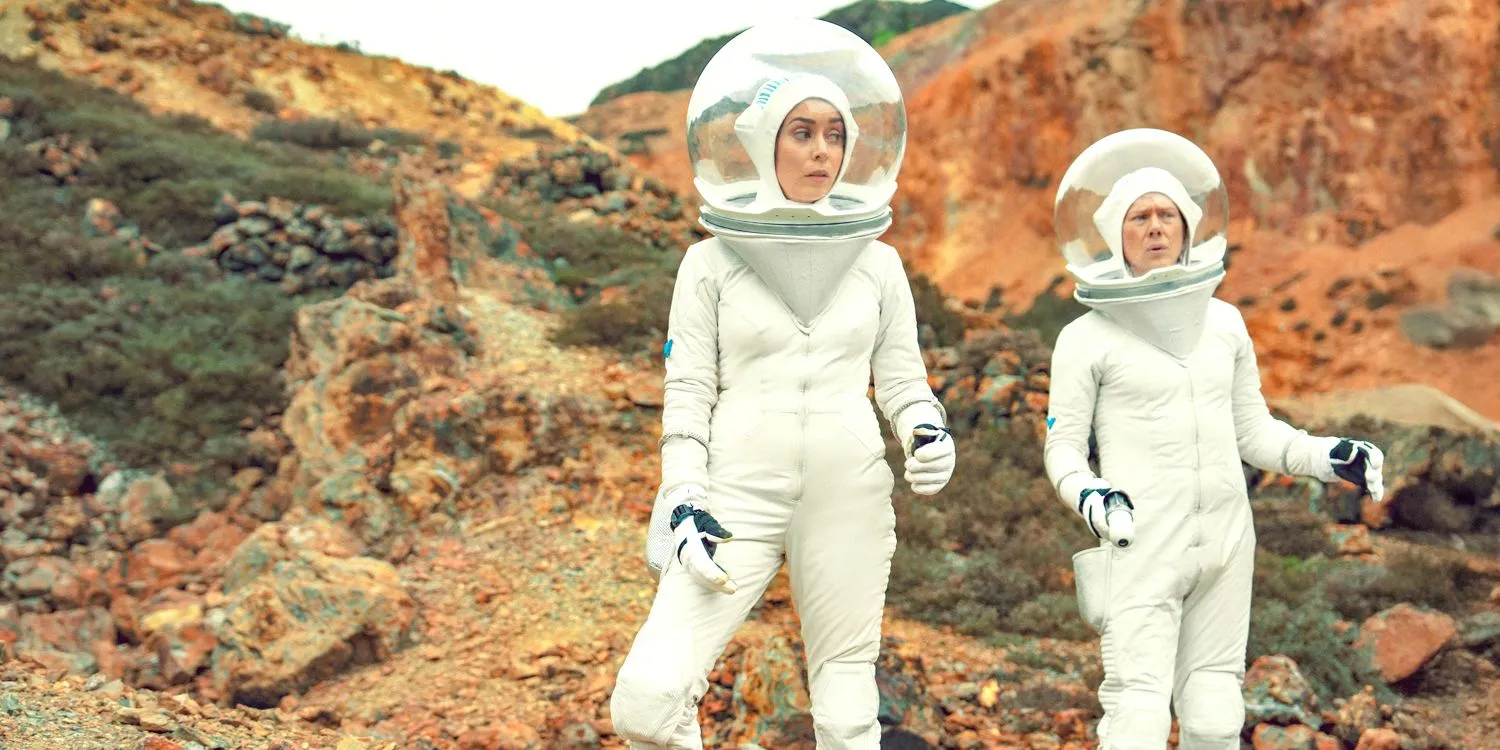 Nanette Cole (Cristin Milioti) and Walton (Jimmi Simpson) in spacesuits