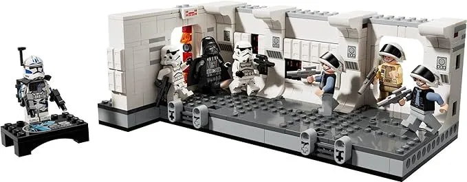 Boarding Tantive IV LEGO 75387 Full