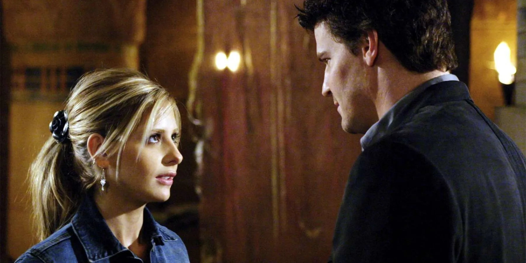 Buffy (Sarah Michelle Gellar) with Angel (David Boreanaz) on set Buffy (Sarah Michelle Gellar) with Angel (David Boreanaz) on set
