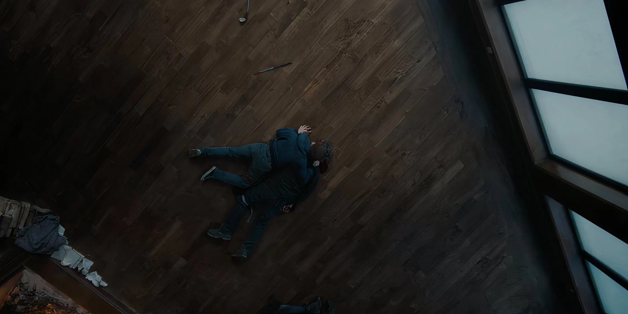 Ellie hugging Joel’s dead body in The Last Of Us Season 2