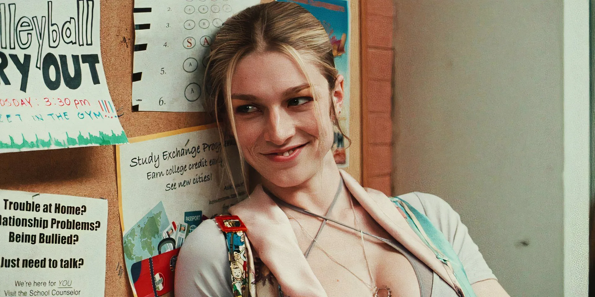Hunter Schafer as Jules in Euphoria