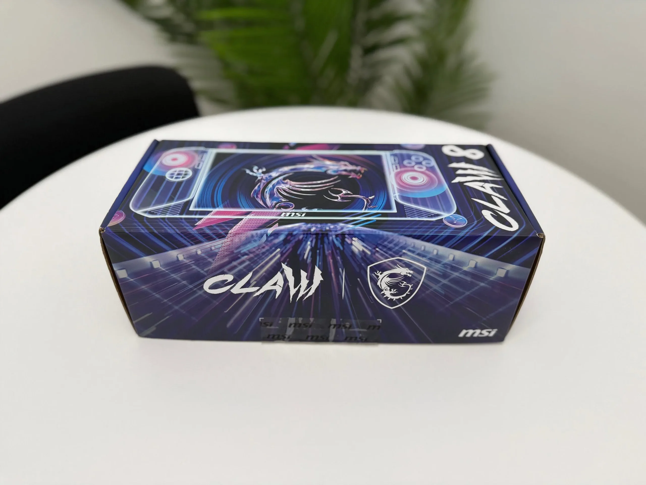 MSI Claw 8 AI+ Box MSI Claw 8 AI+ Box