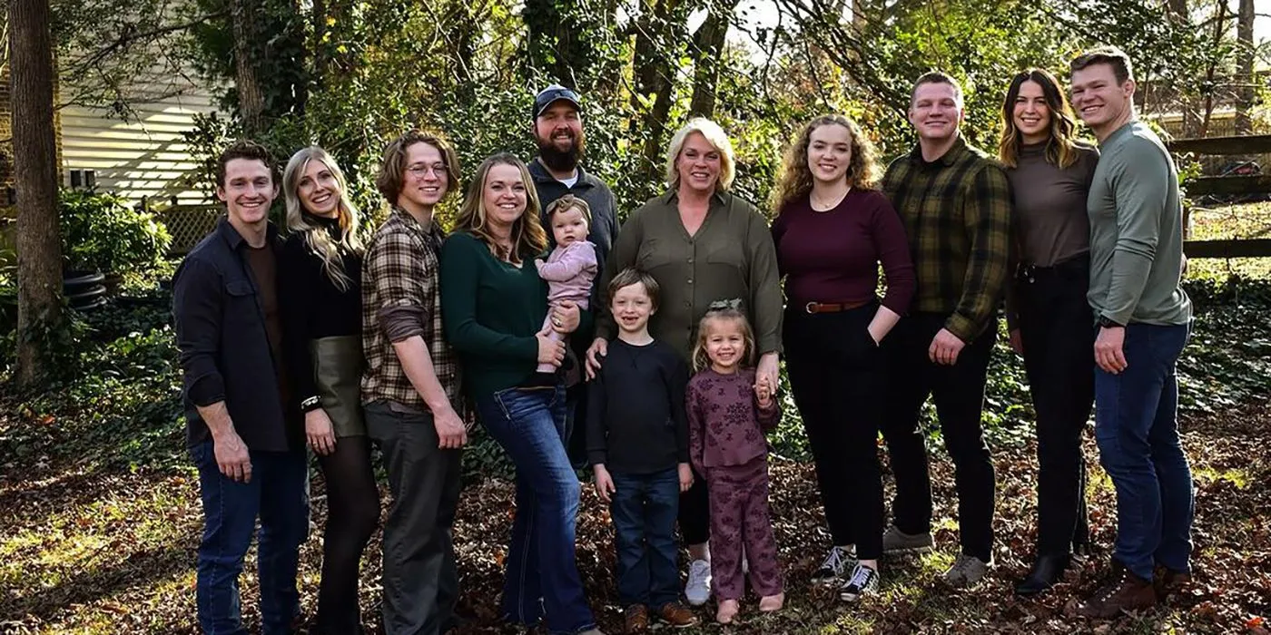 Sister Wives' Janelle Brown and her children posing for a family photo in the woods