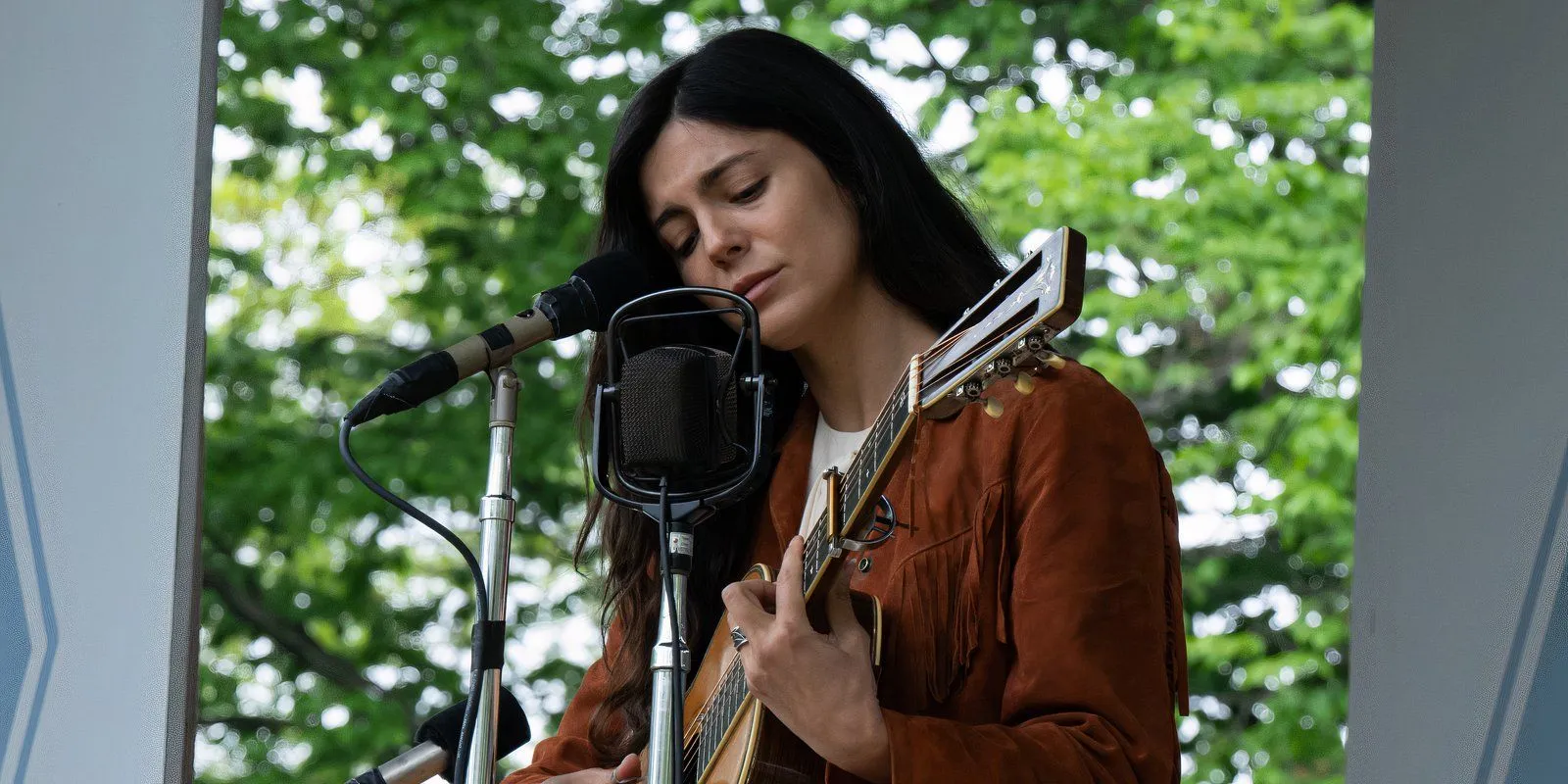 Monica Barbaro as Joan Baez Monica Barbaro as Joan Baez
