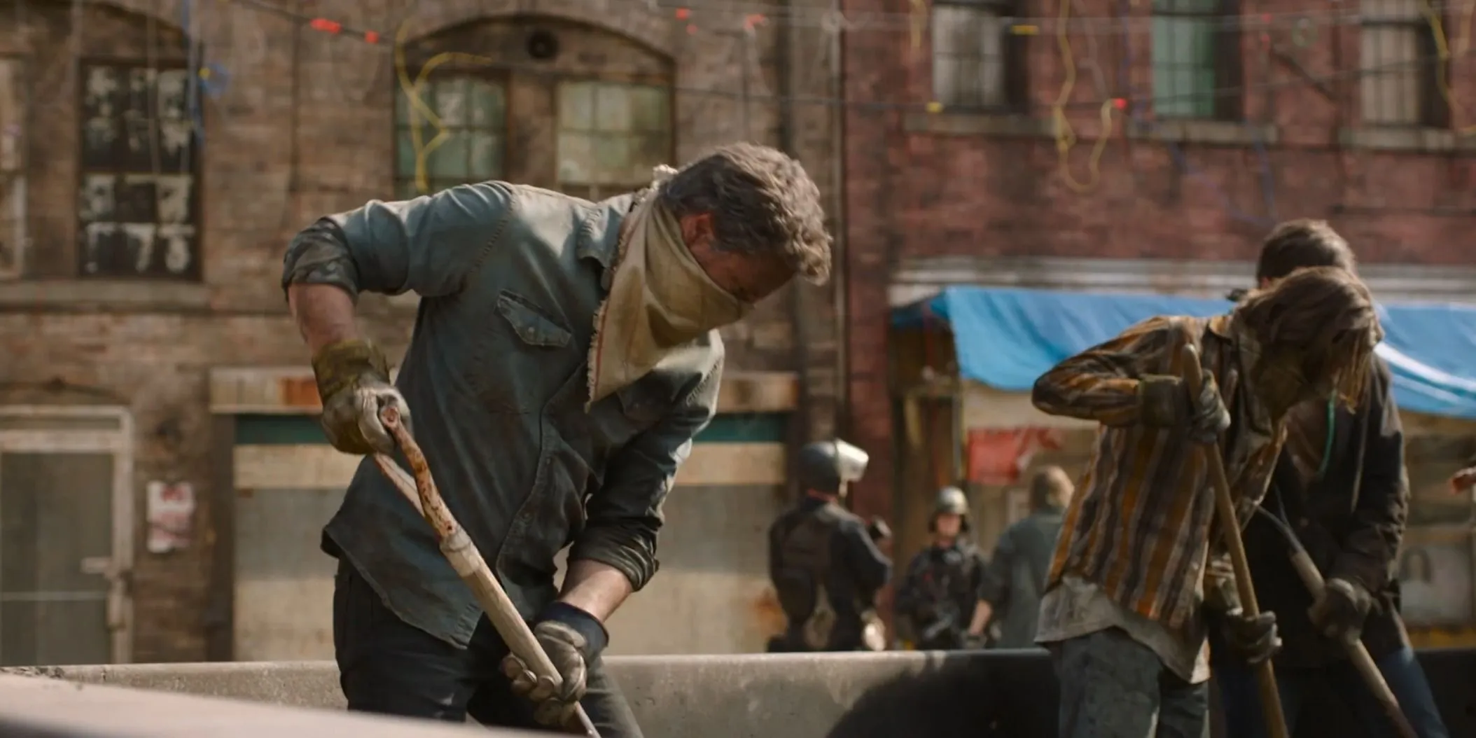 Joel digging in The Last of Us Episode 1 Joel digging in The Last of Us Episode 1