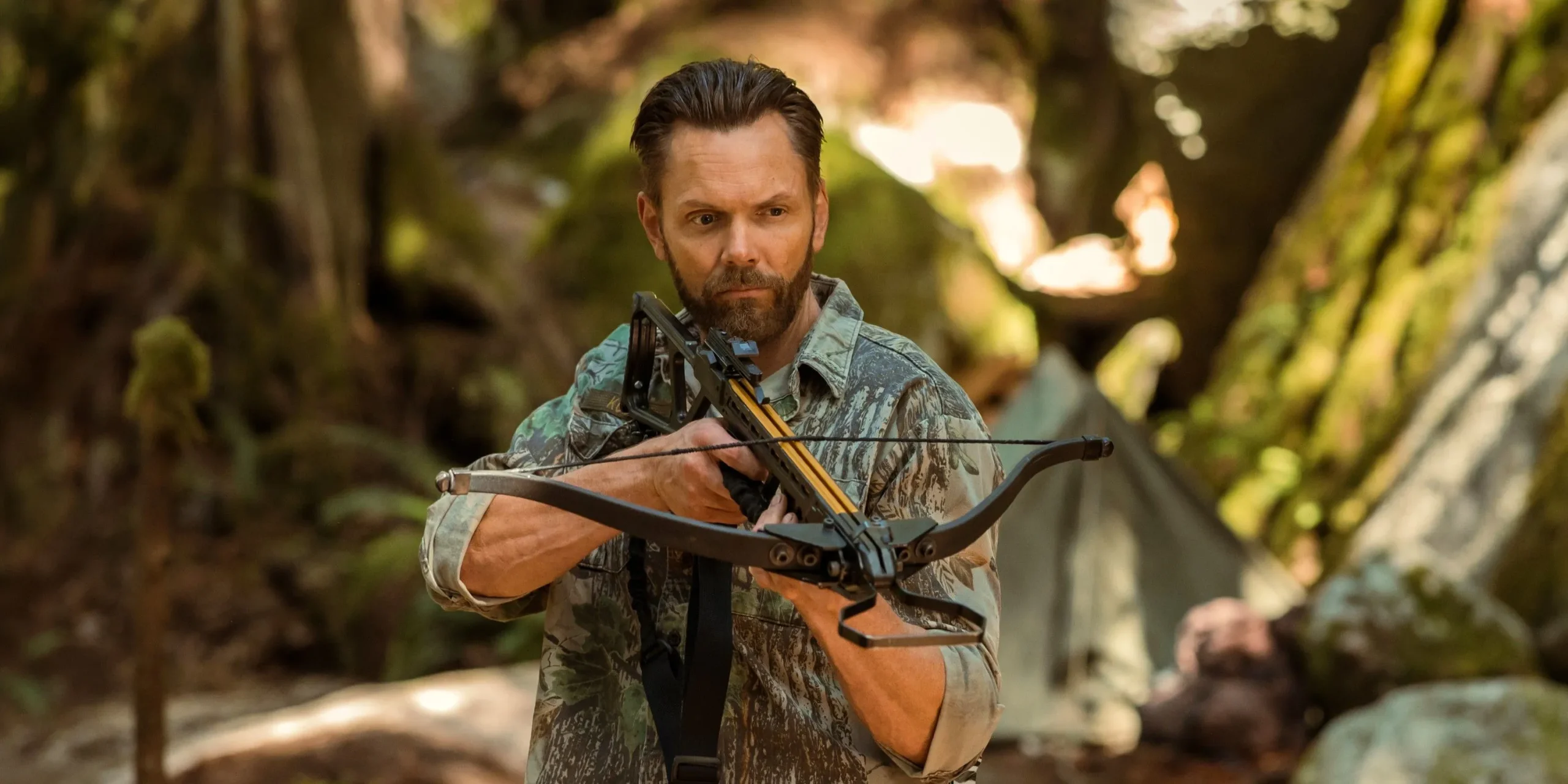 Joel McHale as Kodiak in Yellowjackets Joel McHale as Kodiak in Yellowjackets
