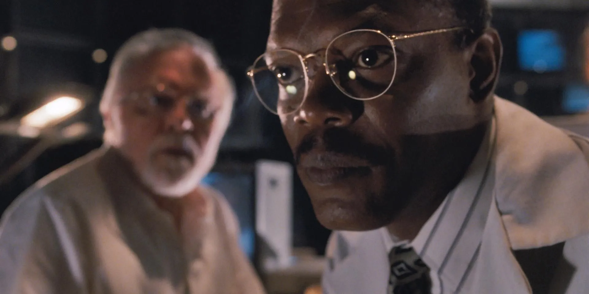 Sam Jackson as Ray looking at something in Jurassic Park.
