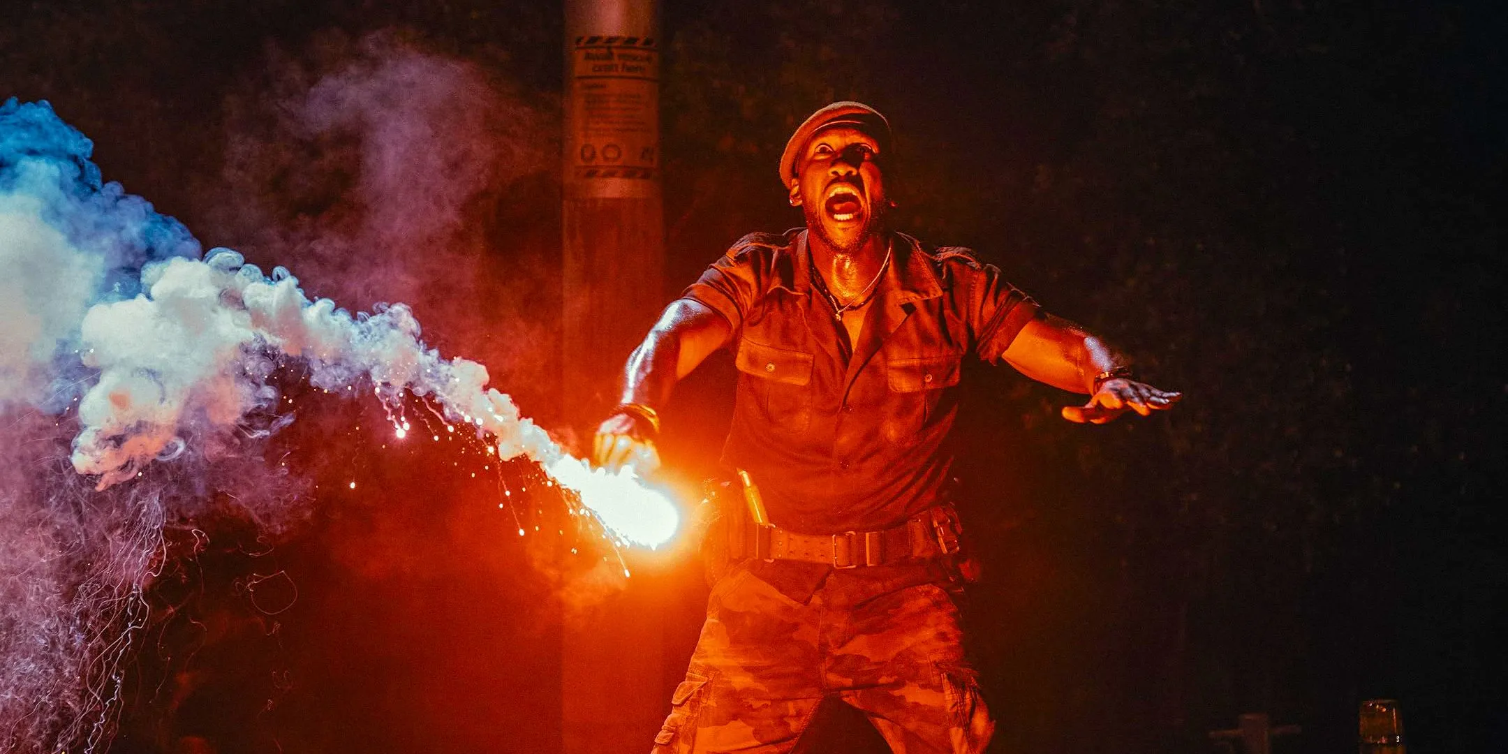 Duncan Kincaid (Mahershala Ali) uses a flare to distract the dinosaurs in Jurassic World Rebirth Duncan Kincaid (Mahershala Ali) uses a flare to distract the dinosaurs in Jurassic World Rebirth