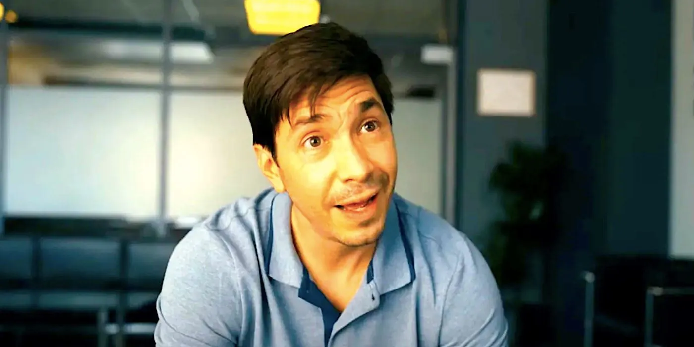 Justin Long's AJ talks to someone in Barbarian Justin Long's AJ talks to someone in Barbarian