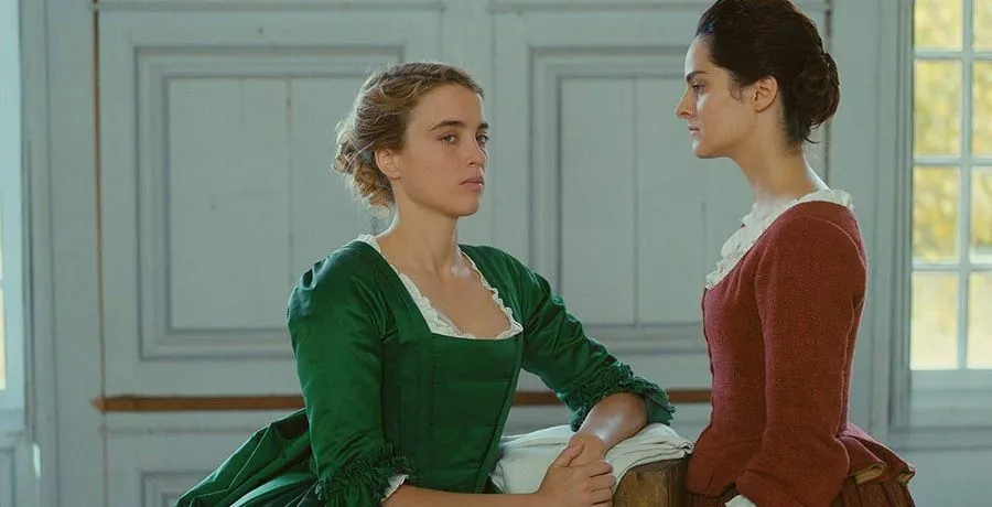 Marianne and Héloïse looking at each other