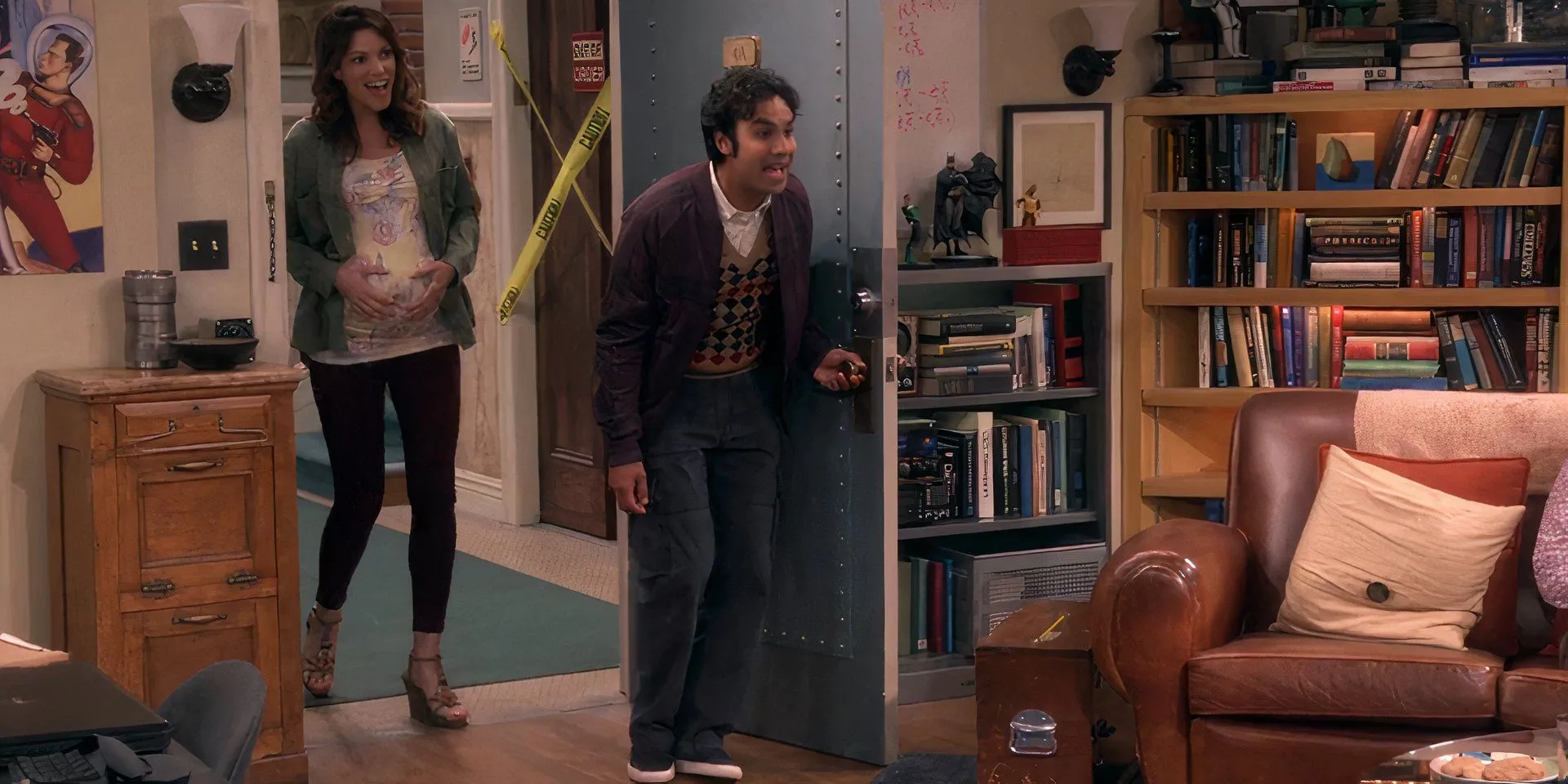 Pregnant Missy with Raj in Big Bang Theory Pregnant Missy with Raj in Big Bang Theory