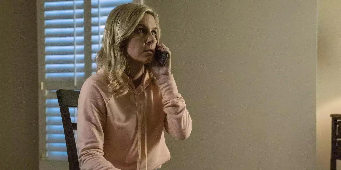 Kim Wexler on the phone Kim Wexler on the phone