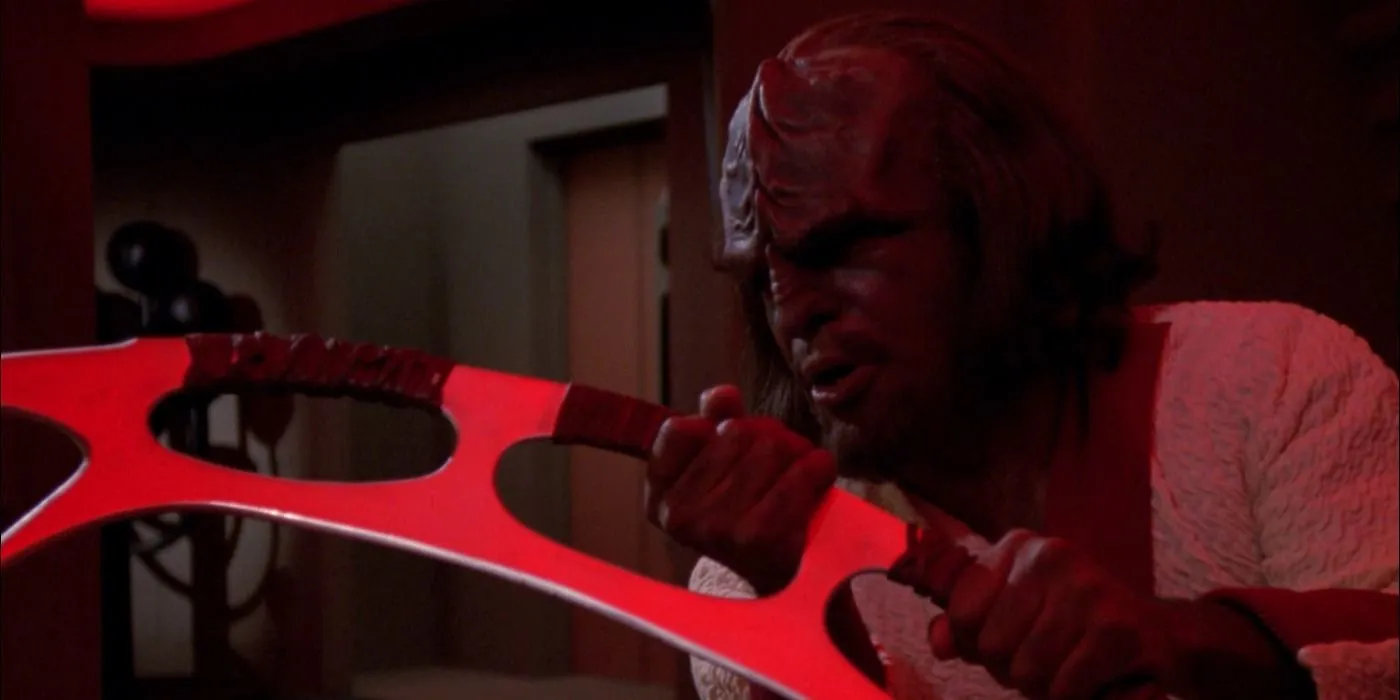 Worf fighting with bat'leth in TNG