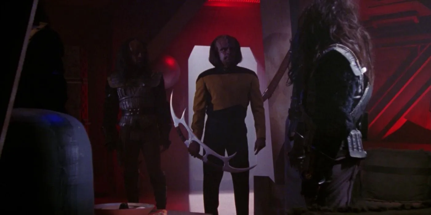 Worf holding the bat'leth in Star Trek: TNG