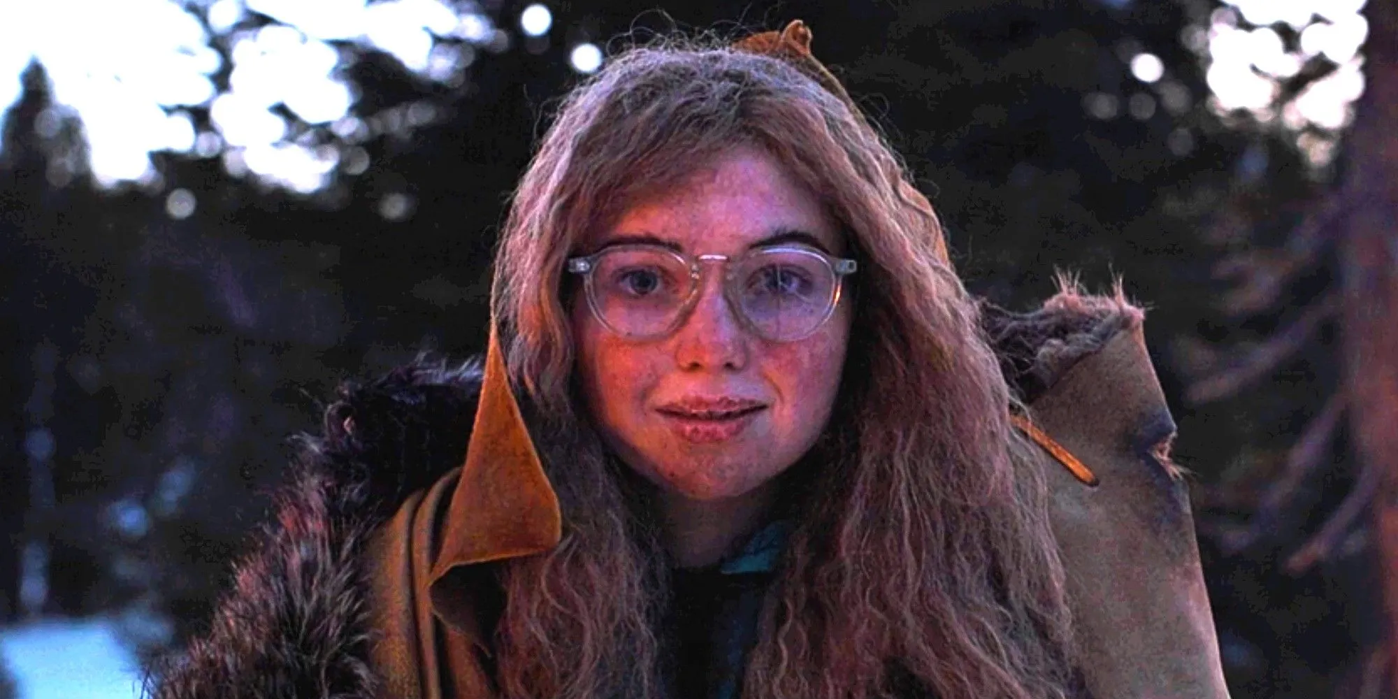 Teen Misty smiling at the camera in Yellowjackets' series premiere Teen Misty smiling at the camera in Yellowjackets' series premiere