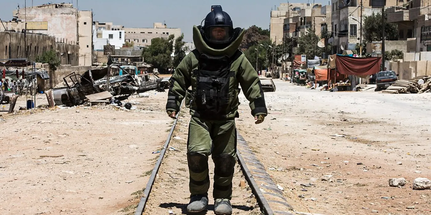 A bomb disposal officer in The Hurt Locker A bomb disposal officer in The Hurt Locker