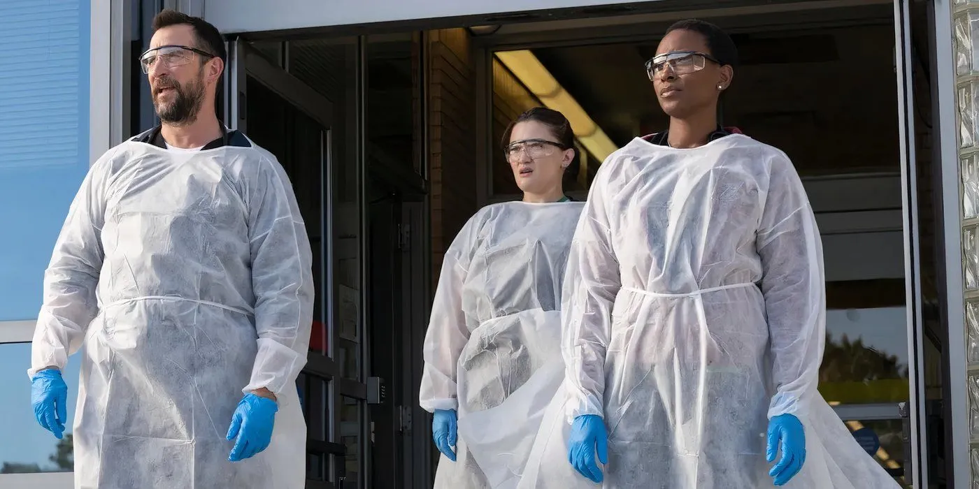 Noah Wyle, Isa Briones, and Tracy Ifeachor in medical gear in The Pitt Noah Wyle, Isa Briones, and Tracy Ifeachor in medical gear in The Pitt