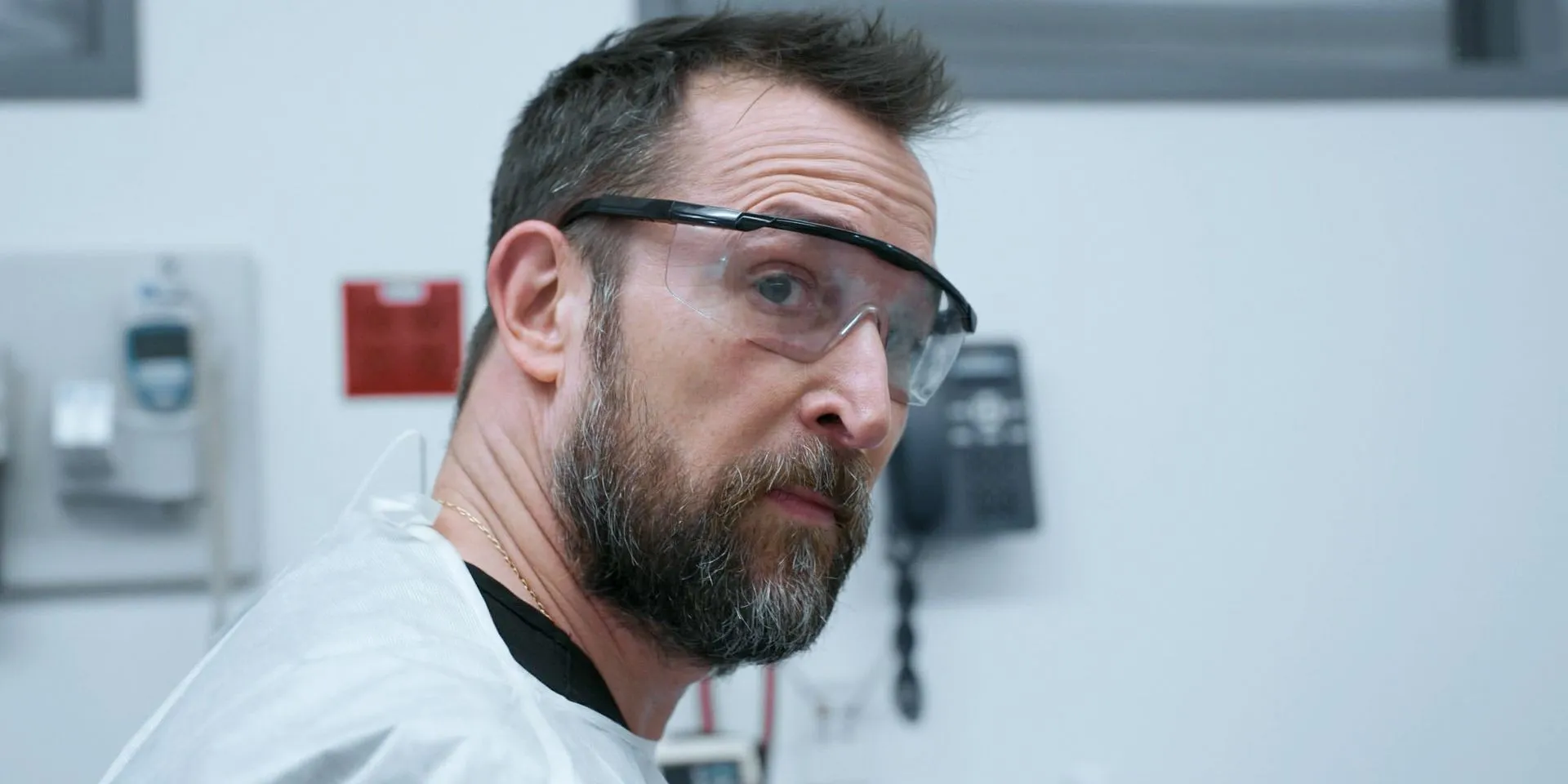 Dr. Robby (Noah Wyle) glancing sideways in The Pitt Season 1 Ep 12 Dr. Robby (Noah Wyle) glancing sideways in The Pitt Season 1 Ep 12