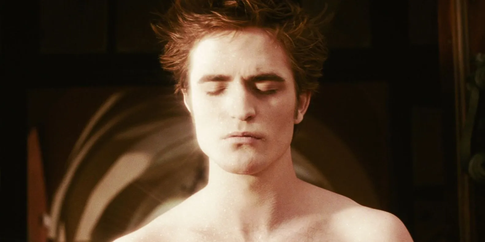 Robert Pattinson as Edward Cullen in Twilight Robert Pattinson as Edward Cullen in Twilight