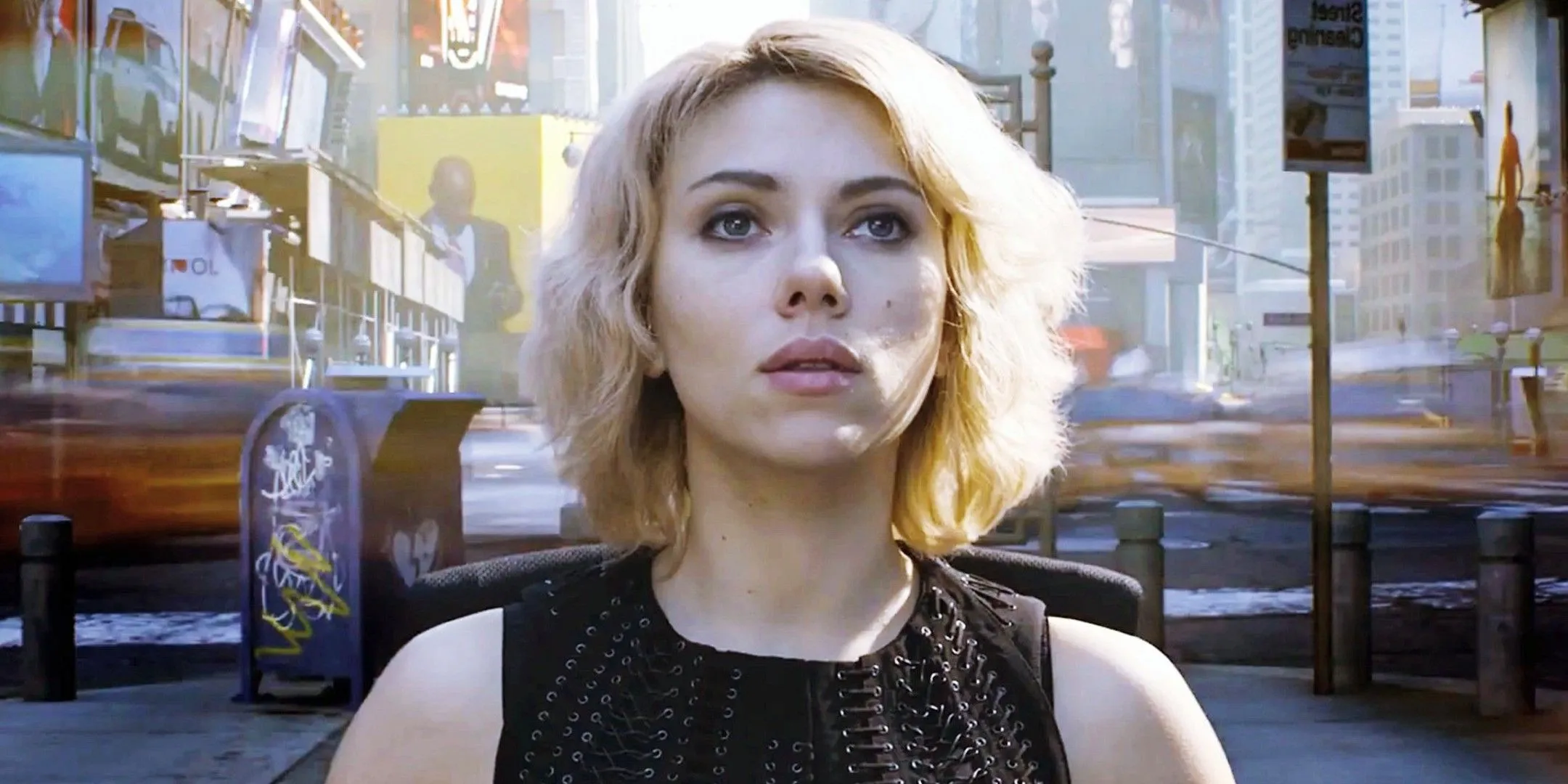 Scarlett Johansson in a dramatic scene Scarlett Johansson in a dramatic scene