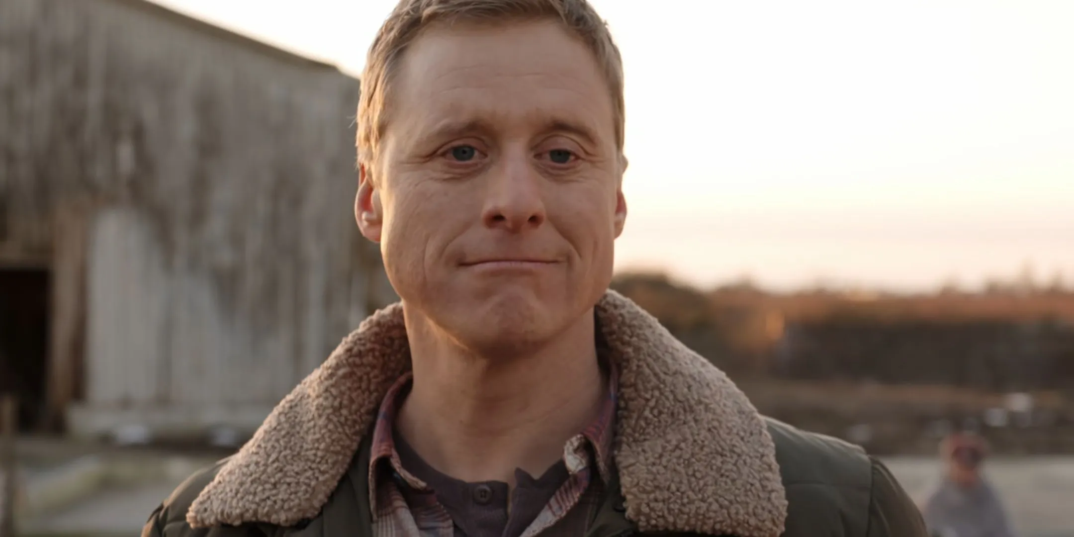 Alan Tudyk smiling as Harry Vanderspeigle in Resident Alien Alan Tudyk smiling as Harry Vanderspeigle in Resident Alien