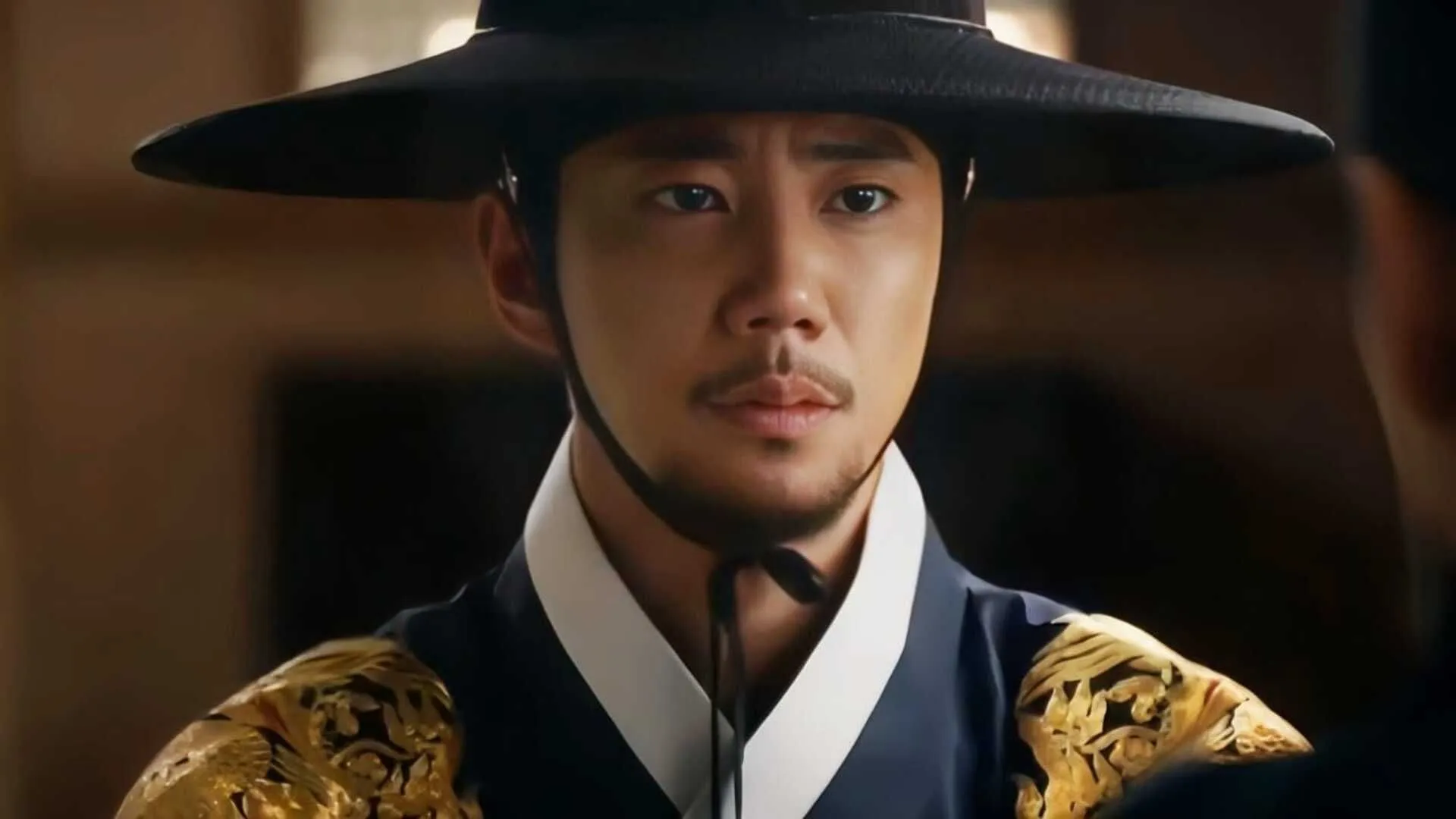 Lee Jun-young in The Queen Who Crowns (Image via Viki) Lee Jun-young in The Queen Who Crowns (Image via Viki)