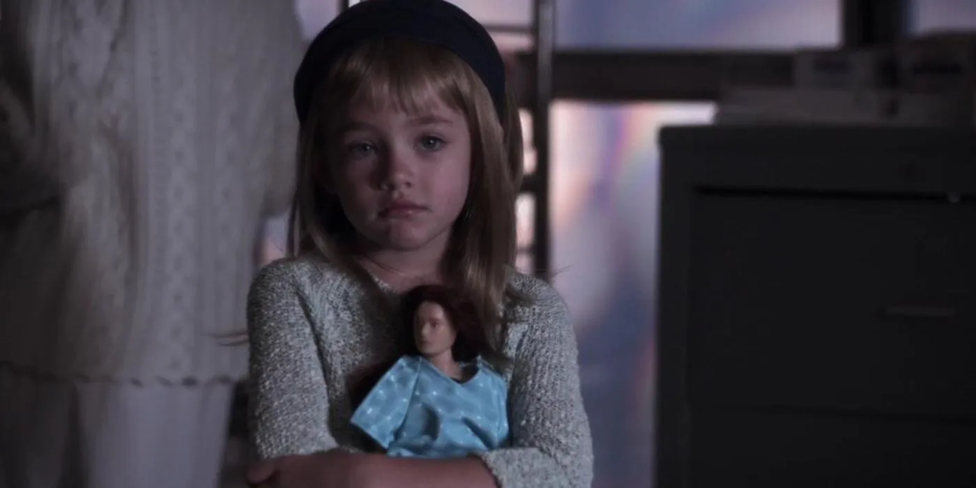 A young Meredith Grey after her mother's suicide attempt in Grey's Anatomy A young Meredith Grey after her mother's suicide attempt in Grey's Anatomy