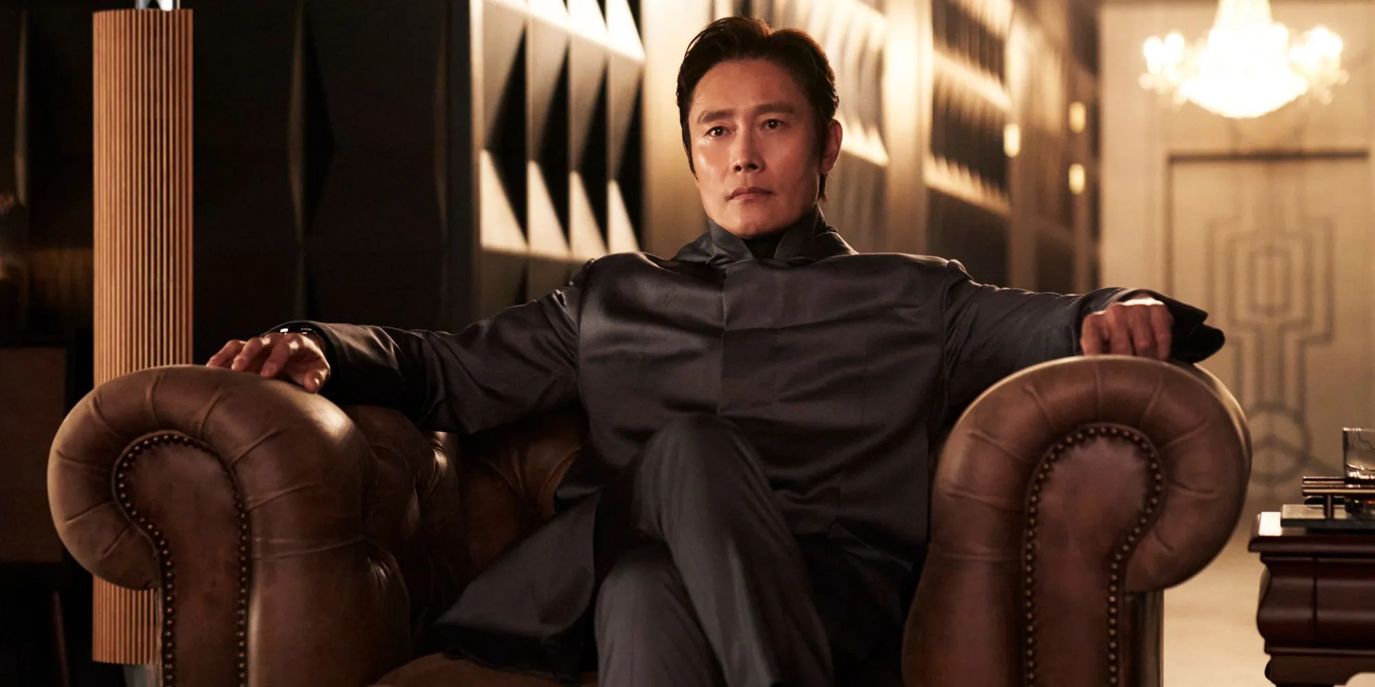 Hwang In-ho (the Front Man) watching his games. Hwang In-ho (the Front Man) watching his games.