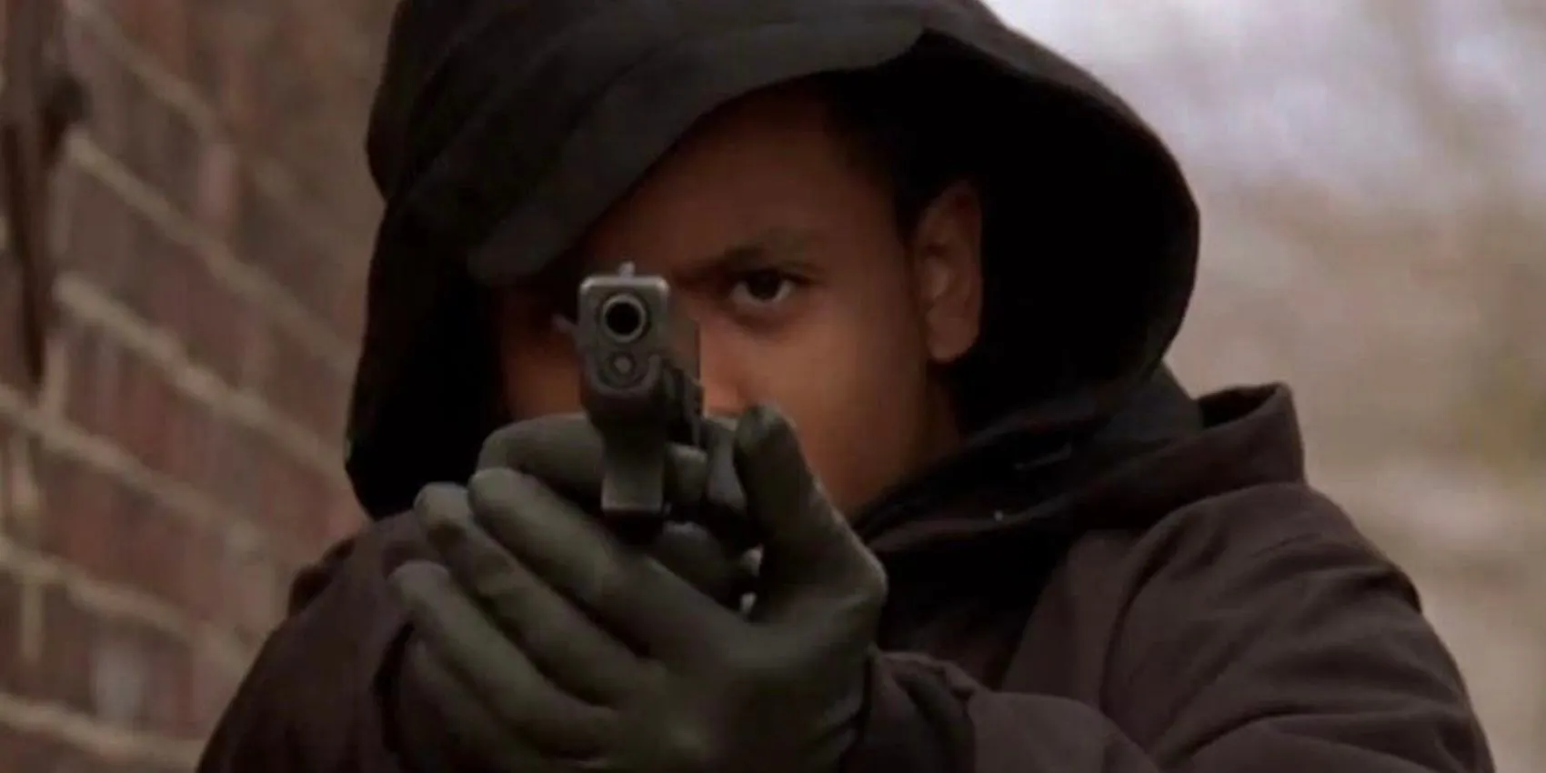 Michael holding a gun in The Wire Michael holding a gun in The Wire