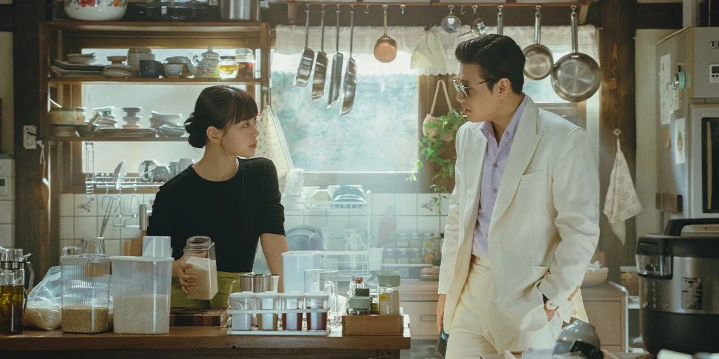 Yeon-jo and Beom-woo in the kitchen Yeon-jo and Beom-woo in the kitchen